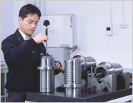 套管內(nèi)徑，內(nèi)精密缸徑規(guī)量測。